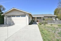 Building Photo - Beautifully Remodeled 3 Bedroom 2 Bath in Desirable Campbell Neighborhood