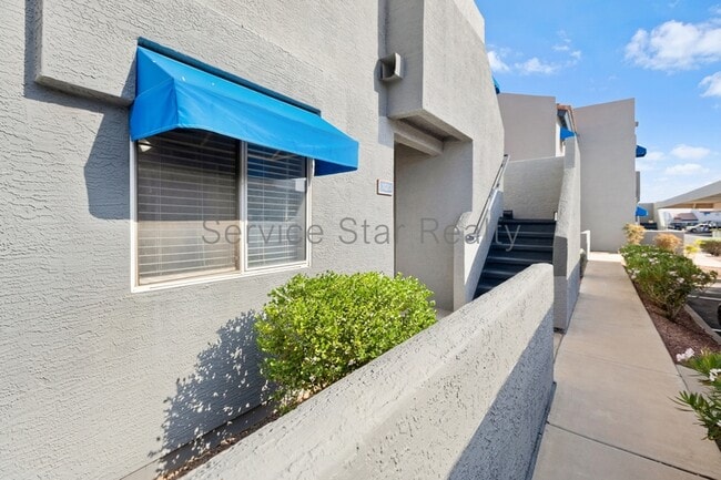 Building Photo - 220 N 22nd Pl