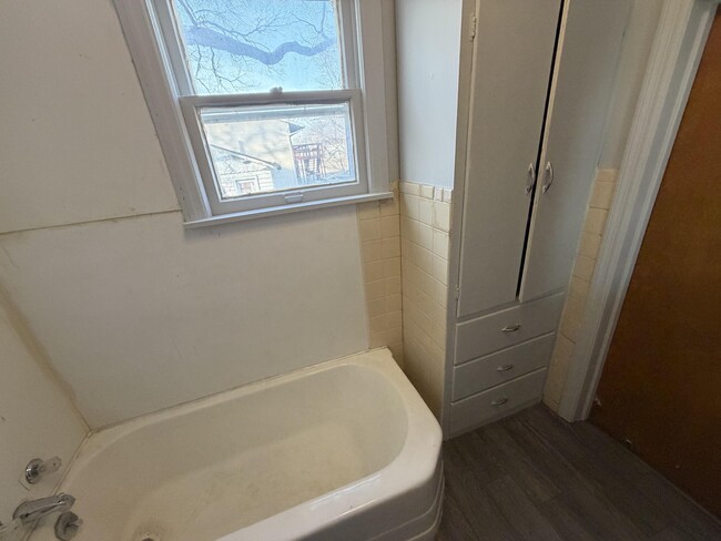 Building Photo - 716-B Robinson-