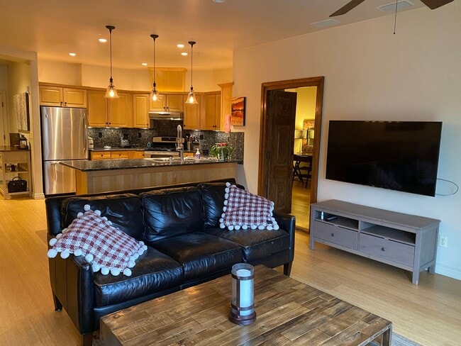 Building Photo - Fully furnished rental in downtown Anchorage