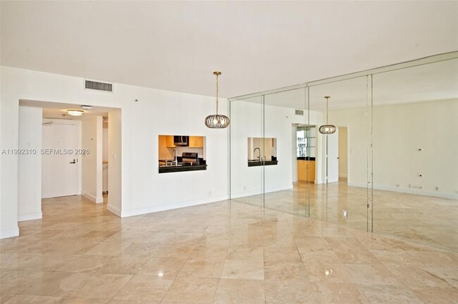 Building Photo - 520 Brickell Key Dr