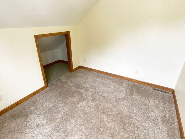 Building Photo - 4-Bedroom, 1 Bath Southeast Side Single Fa...