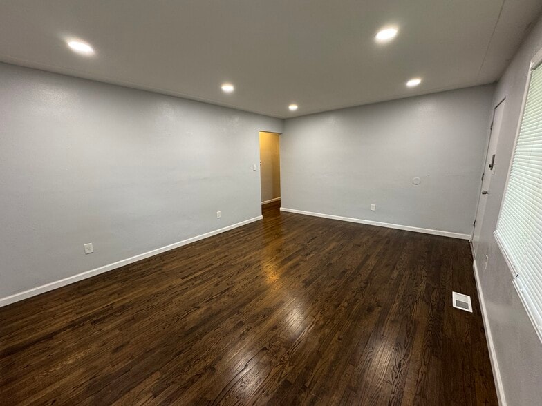 Living Room - 18 Englewood Dr