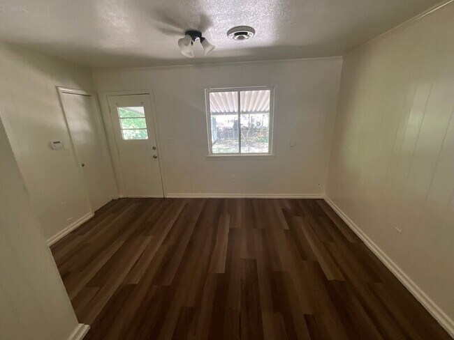 Building Photo - 3612 Sykes Park Dr