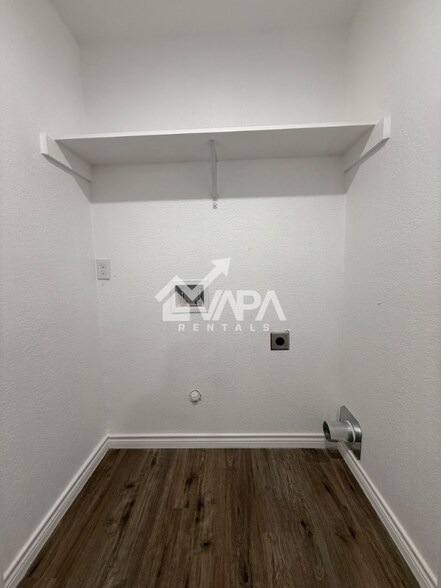 Building Photo - 6726 Alan Hale Dr