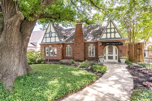Building Photo - 6414 Lakeshore Dr