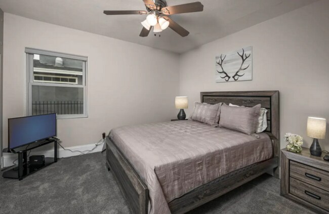 Building Photo - Beautiful Bungalow Home with Heated Pool on Golf Course