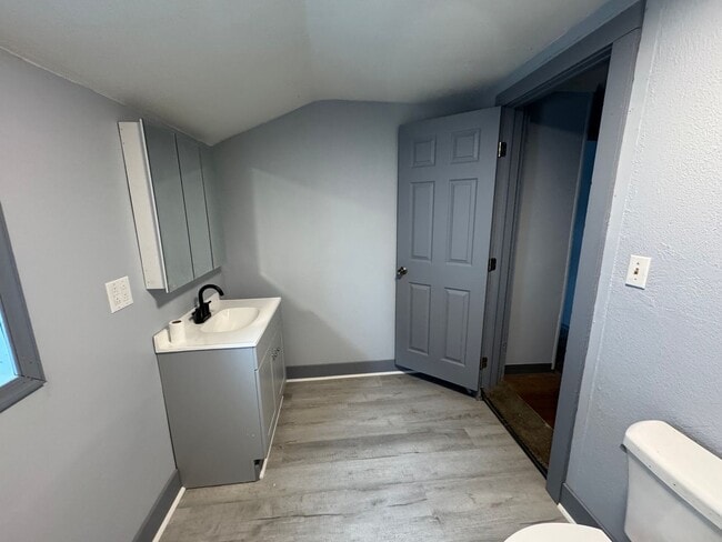 Building Photo - 2 bed 1 bath