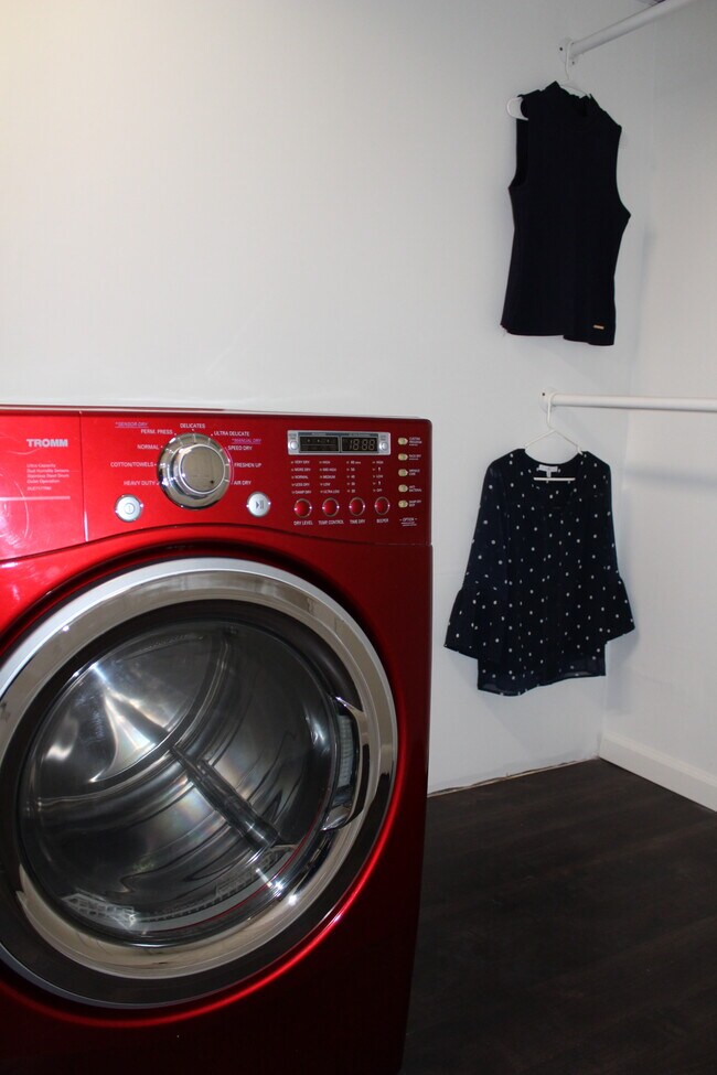 Building Photo - 15404 E 2nd St S