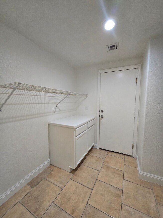Building Photo - A Fabulous 4 Bedroom Home in Peccole Ranch