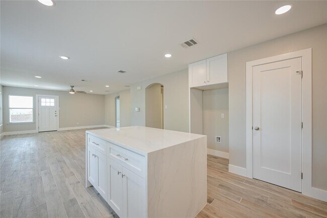 Building Photo - 13617 Coomer Path