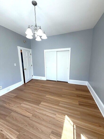 Building Photo - 395 S Main St