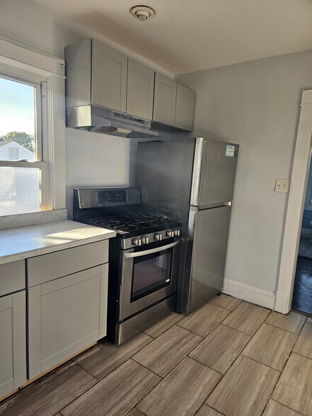 Building Photo - 31 Ellen St