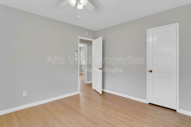 Building Photo - 4865 Lucille Pl