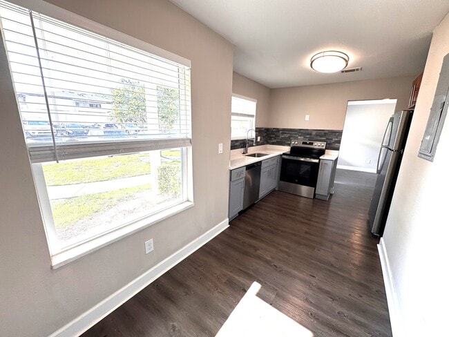 Building Photo - 2536 Woodgate Blvd