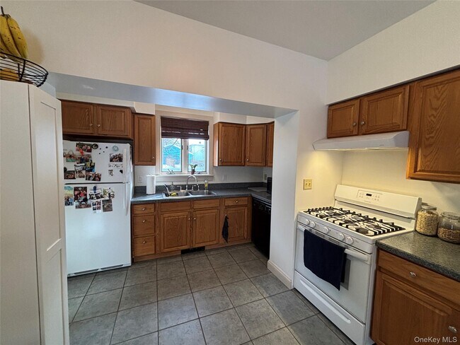 Building Photo - 11 W Bridge St