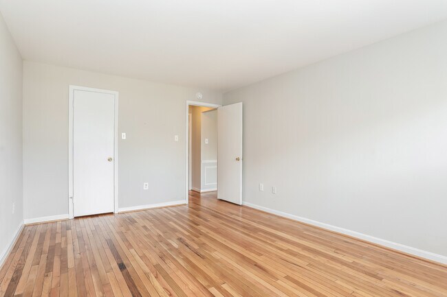 Building Photo - 1910 T St NW