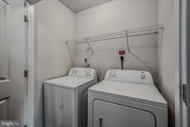 Building Photo - 243 Drexel Ct