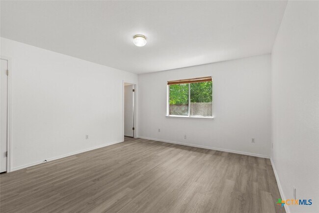 Building Photo - 112 James Lin Cir