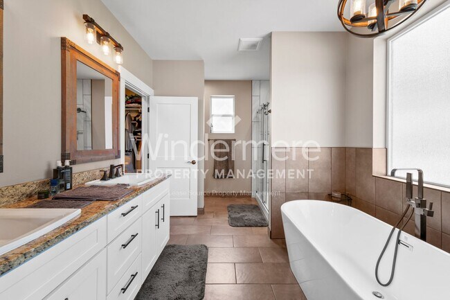 Building Photo - * Coming Soon 08/15/2025*Furnished Executi...