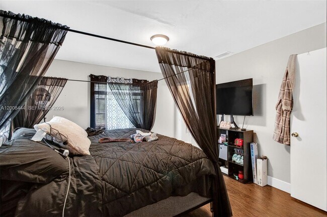 Building Photo - 10850 Eureka St