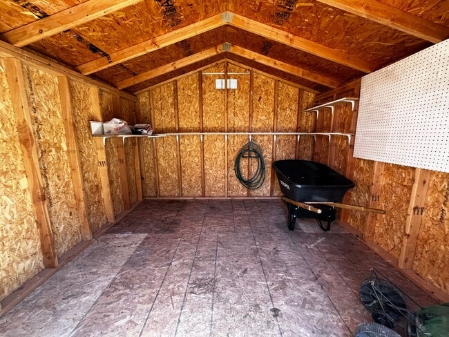Building Photo - 4 Bedroom Home with Bonus Room Potential & RV Parking!
