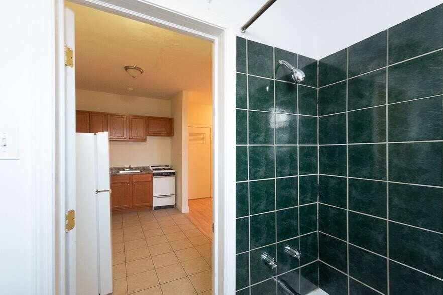 Building Photo - 4856 N Damen Ave