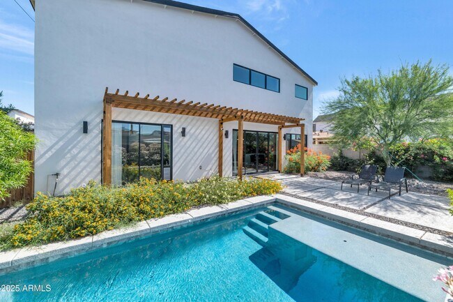 Building Photo - 4413 E Turney Ave