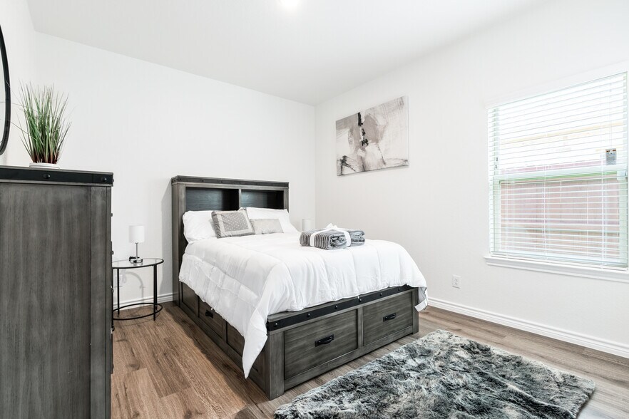 Building Photo - 3511 Abraham Dr