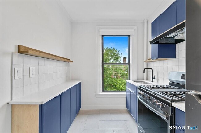 Building Photo - 48 Trumbull St