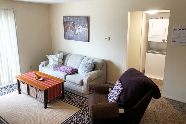 Building Photo - 920 Moro St