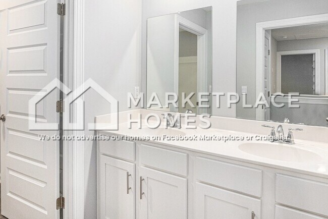 Building Photo - 3335 Meriwether Dr