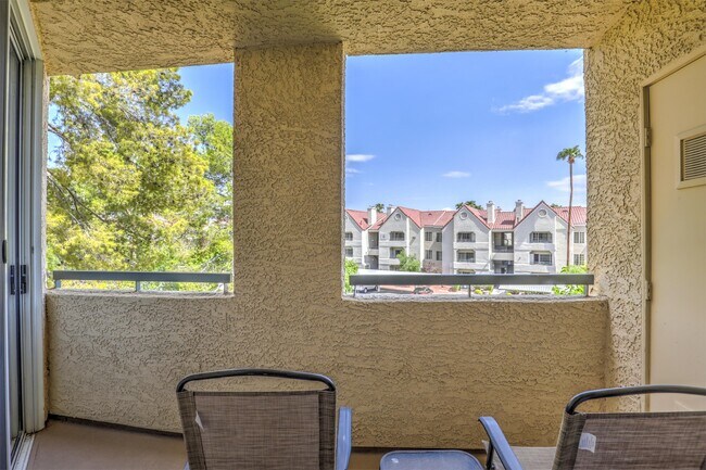 Building Photo - 230 E Flamingo Rd