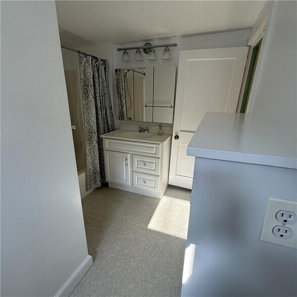 Building Photo - 1 Bartlett Ct