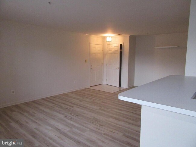 Building Photo - 11006 Koman Cir