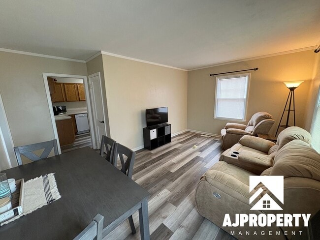 Building Photo - 809 E Presentation St