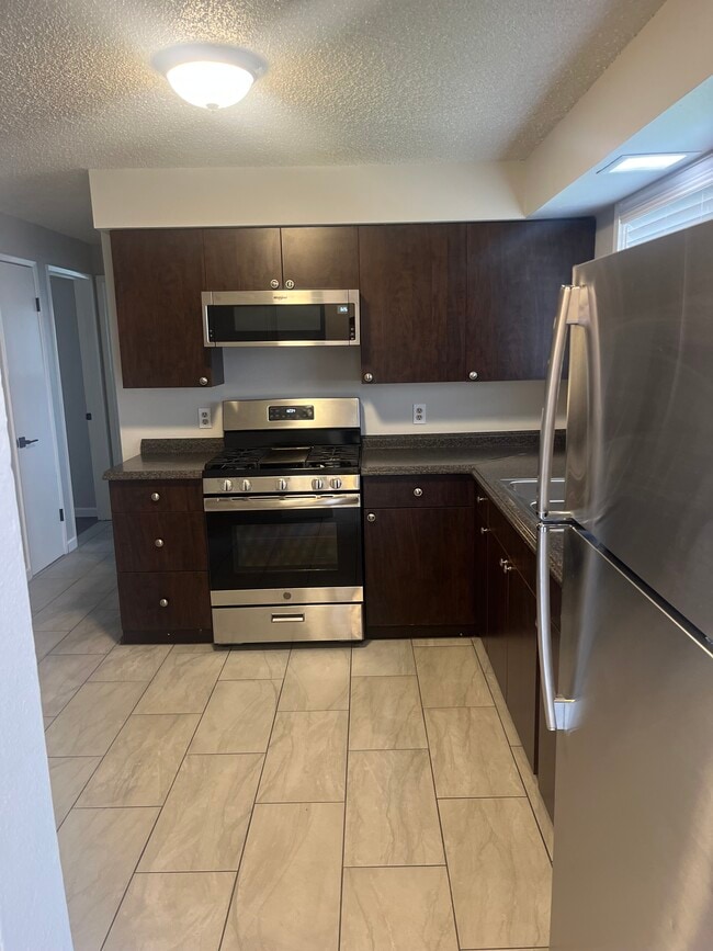 Building Photo - 13075 Avon Allen Rd