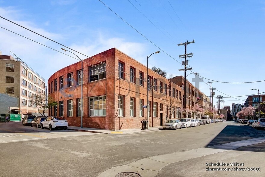Building Photo - Unit 208