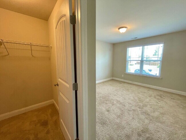 Building Photo - Beautiful 2 Story Home In Bridgeport North...