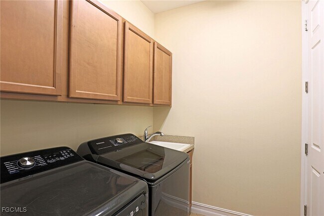 Building Photo - 8100 Banyan Breeze Way