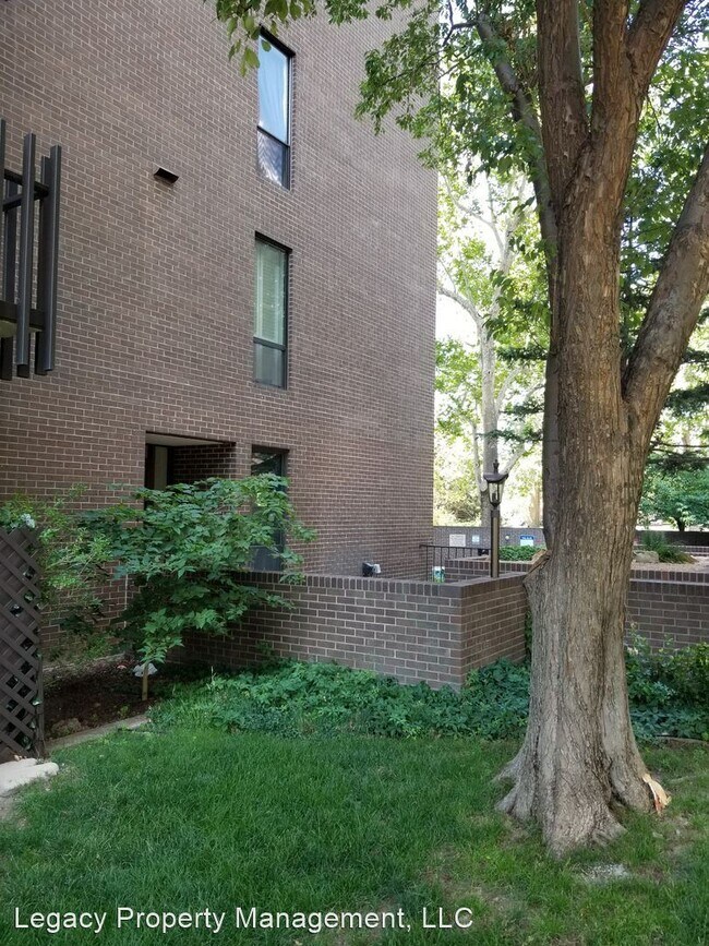 Building Photo - 480 S Marion Pkwy