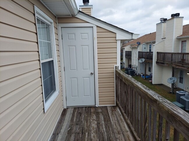 Building Photo - 2 Bed 2 Bath Condo