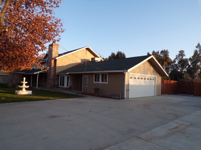 Building Photo - 14921 Sunnybank Ave