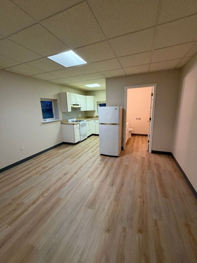 Building Photo - 23107 Barbara St