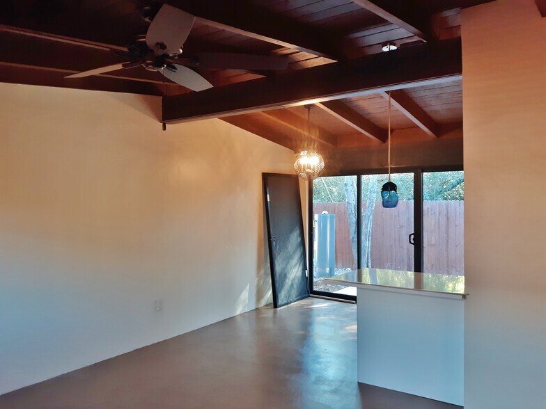 Building Photo - 422 N Olsen Ave