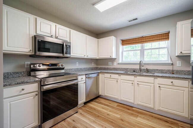Building Photo - 101 Thorncrest Dr