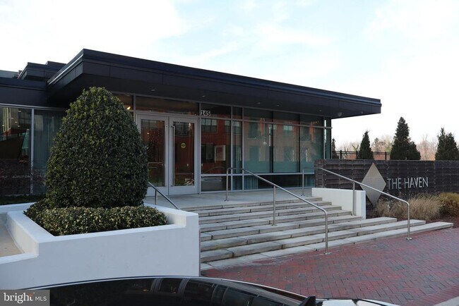 Building Photo - 145 Riverhaven Dr