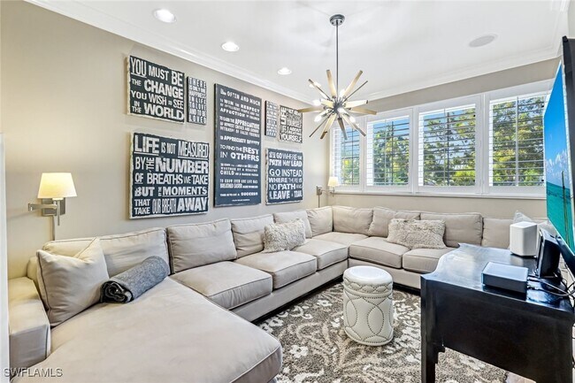 Building Photo - 993 8th St S