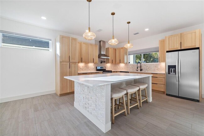 Building Photo - 2727 W Chestnut St