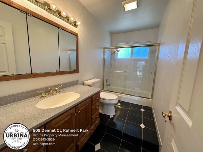 Building Photo - Expansive Rohnert Park D Section Home – Id...